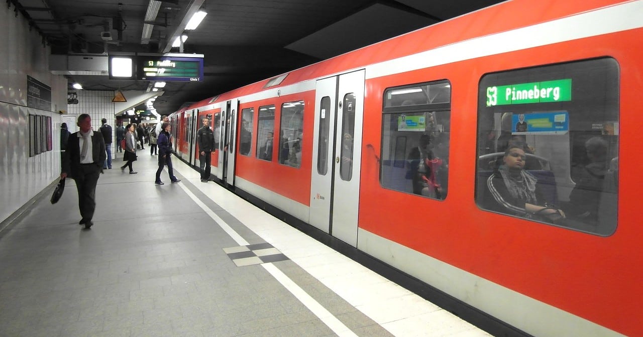Hamburg: Unknown assailant assaults transgender person on the S-Bahn