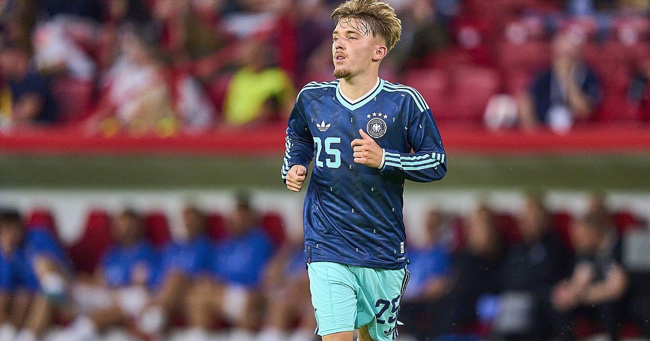 Glööckler Calls Germany’s Away Jersey a ‘Wonderful Pajama’